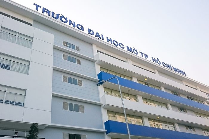Hình ảnh tòa nhà hiện đại của Đại học Mở TP.HCM