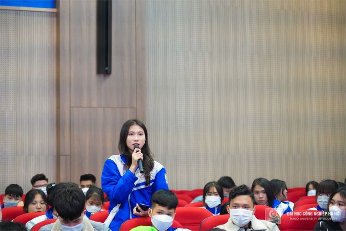 Hình ảnh phòng thí nghiệm hiện đại tại Đại học Công nghiệp Hà Nội