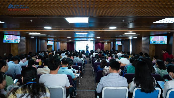Hình ảnh sinh viên thực hành tại xưởng chế biến thực phẩm Đại học Hoa Sen