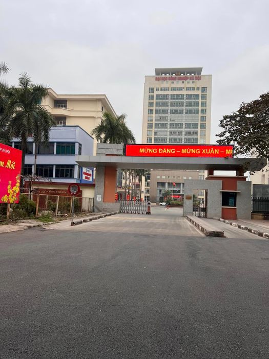 Hình ảnh khuôn viên rộng lớn Đại học Công nghiệp Hà Nội