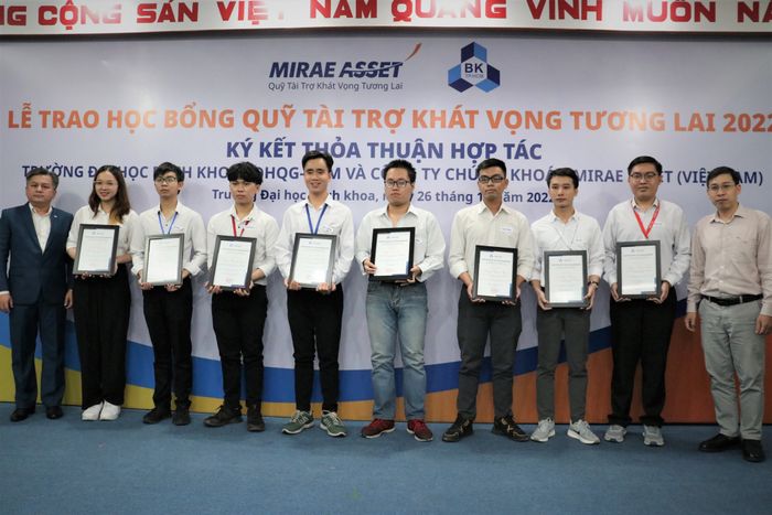 Hình ảnh phòng thí nghiệm hiện đại tại Đại học Bách Khoa TP.HCM