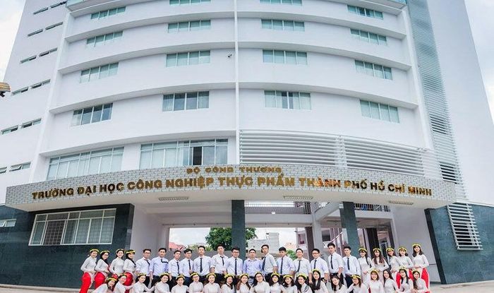 Hình ảnh khuôn viên hiện đại của Đại học Công nghiệp Thực phẩm TP.HCM