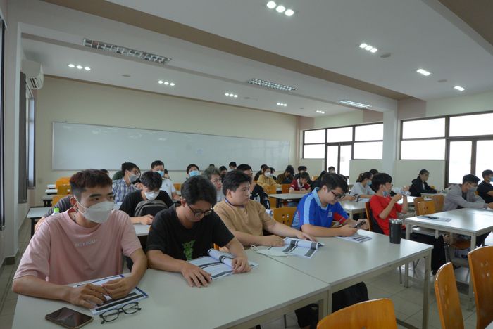 Hình ảnh phòng thí nghiệm hiện đại tại Đại học Công nghệ Sài Gòn