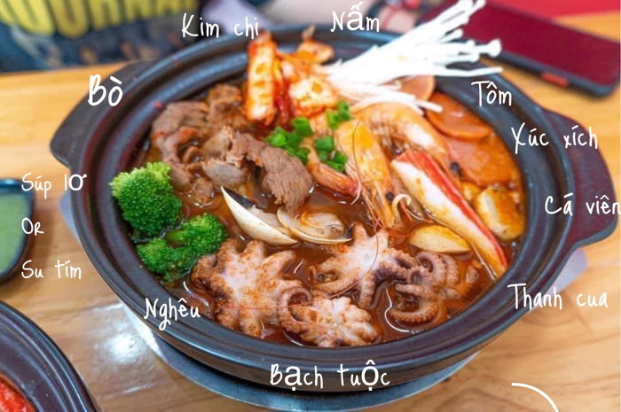 Hình ảnh set đồ ăn vặt và trà sữa đầy màu sắc tại Poc Poc