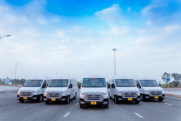 Không gian nội thất sang trọng trên xe Hoàng Long