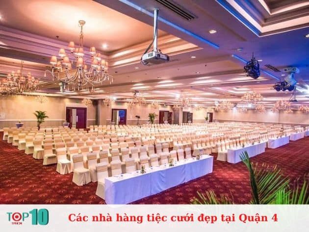 Các nhà hàng tiệc cưới ở Quận 4 không chỉ đẹp mà còn vô cùng sang trọng, cung cấp không gian lý tưởng cho các cặp đôi trong ngày cưới trọng đại.