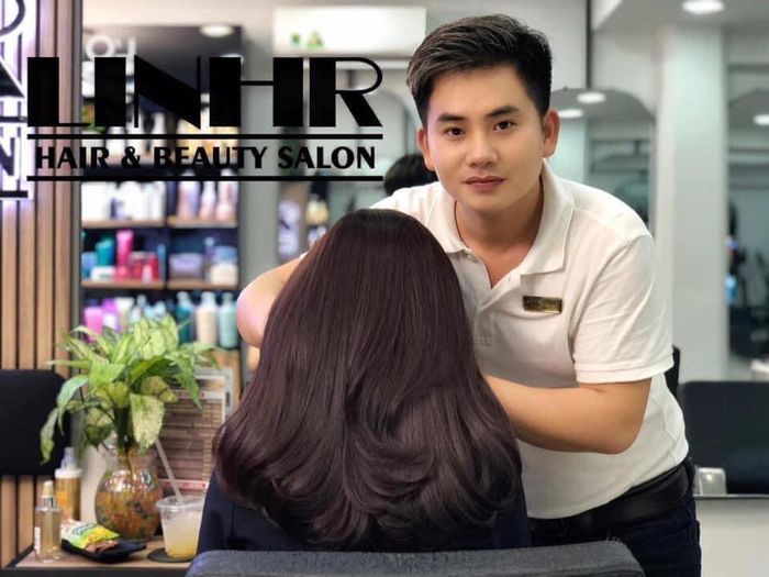 Không gian hiện đại và sang trọng tại LinhR Hair & Beauty Salon