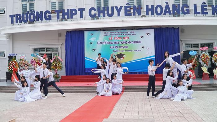 Góc nhìn mới về THPT Chuyên Hoàng Lê Kha qua bức ảnh thứ hai