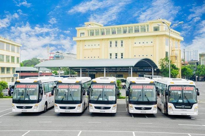 Đội xe hiện đại của nhà xe Hoàng Long