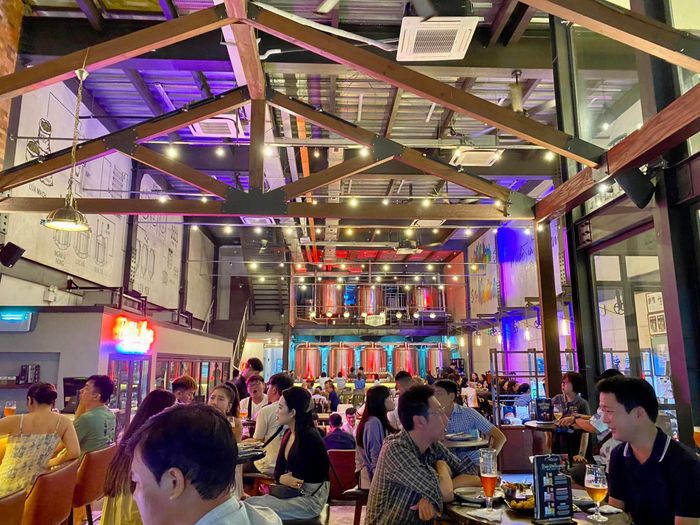 Hình ảnh thứ ba tại East West Brewing Co