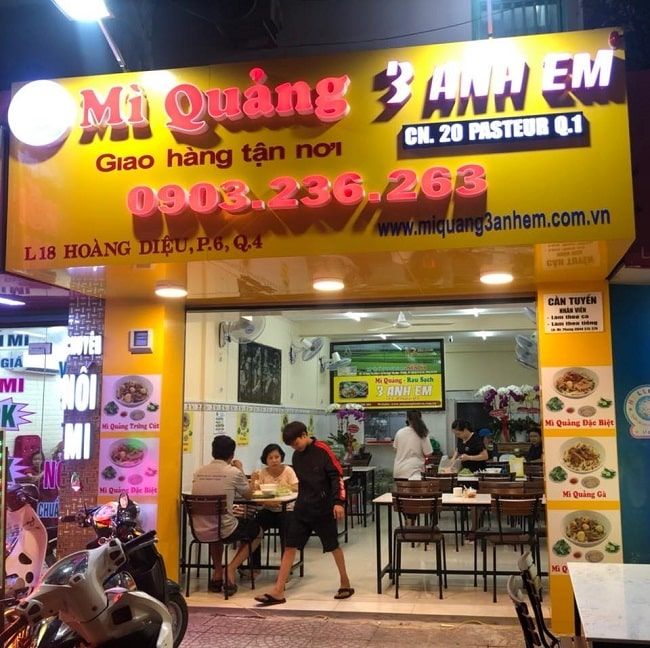 Mì Quảng 3 Anh Em – Hương vị mì Quảng đậm đà, không gian thoải mái, và dịch vụ tận tình khiến quán trở thành điểm đến yêu thích của nhiều thực khách.