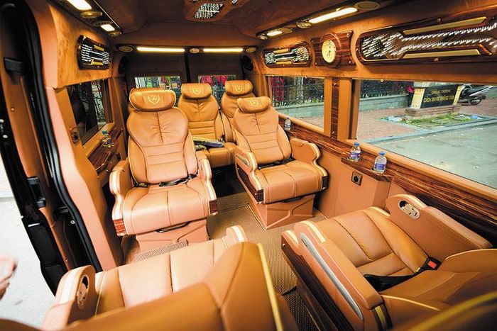 Đội xe limousine hiện đại của nhà xe Minh Quý