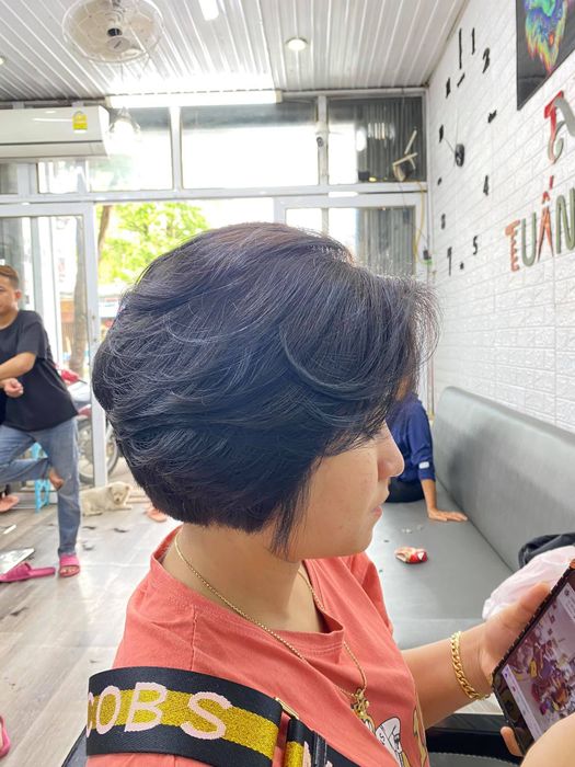 Khám phá không gian ấm cúng và những tác phẩm nghệ thuật tóc tại Tuấn Tú Hair Salon