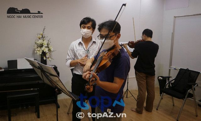 Ngọc Hải Music Center tọa lạc tại quận Phú Nhuận, TP. HCM, là lựa chọn hàng đầu cho những ai yêu thích âm nhạc và muốn học đàn.