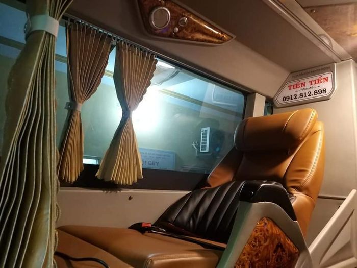 Không gian nội thất sang trọng trên xe Tiến Tiến