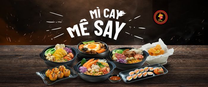 Tô mì cay Sasin vàng ươm hấp dẫn với topping đầy đặn