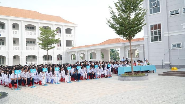 Hình ảnh đầu tiên về ngôi trường danh tiếng THPT Chuyên Hoàng Lê Kha