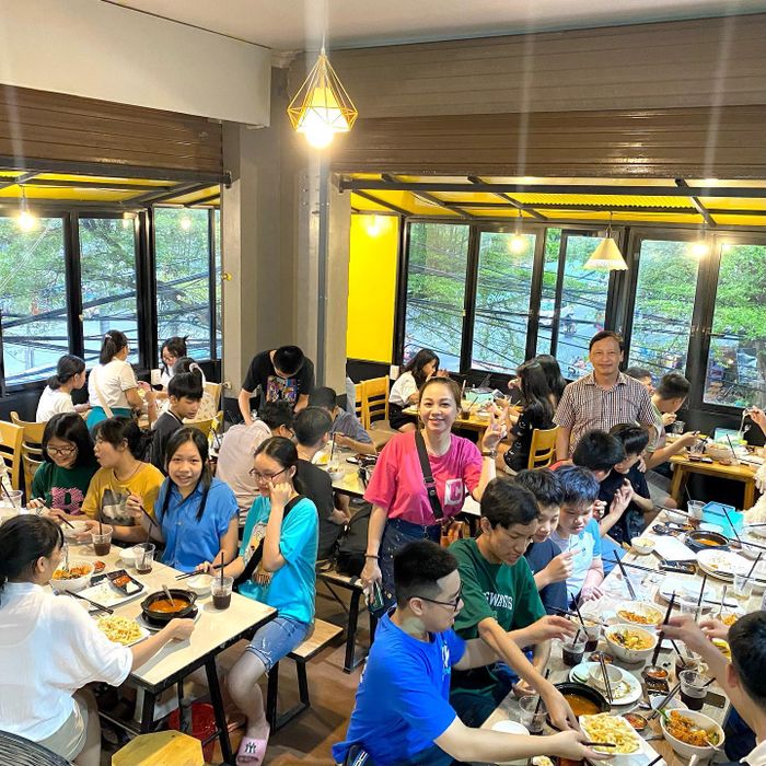 Những tô mì cay thơm ngon và bánh gạo cay bắt mắt tại Chói's Kitchen
