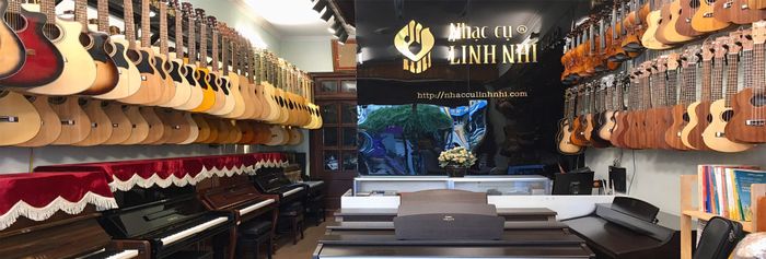 Không gian trưng bày nhạc cụ truyền thống tại Linh Nhi