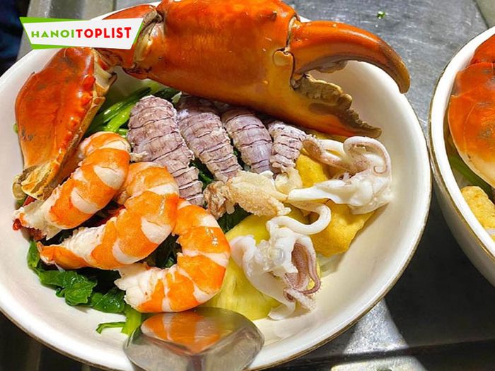 bun-hai-san-lan-quan-bun-hai-san-re-nhat-ha-noi-Tripi – Khám phá món bún hải sản giá rẻ mà chất lượng tại Lân