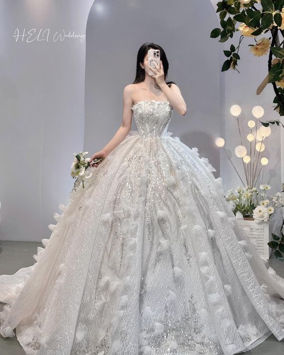 Những mẫu váy cưới sang trọng nhất tại HELI Wedding