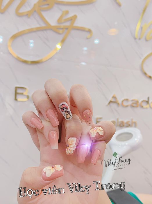 Học viên thực hành kỹ thuật nail tại Viky Trang Beauty (Ảnh 2)
