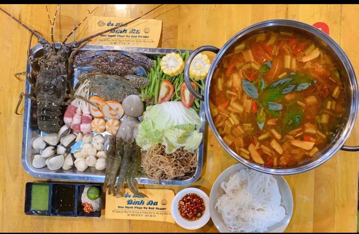 Không gian ấm cúng và những món ốc hấp dẫn tại Ốc Hẻm Bình Đa