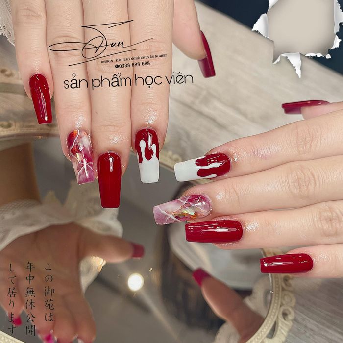 Học viên thực hành kỹ thuật nail tại Sún Beauty Academy (Ảnh 2)