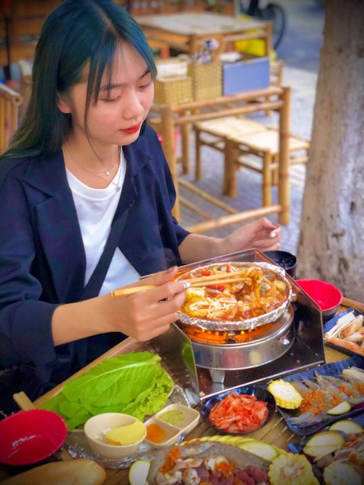 Không gian ấn tượng tại Tiệm Ăn Quốc Dân