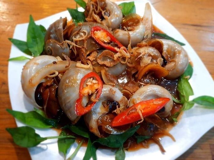 Không gian ấm cúng và những món ốc đặc sản tại Ốc Thu Hương