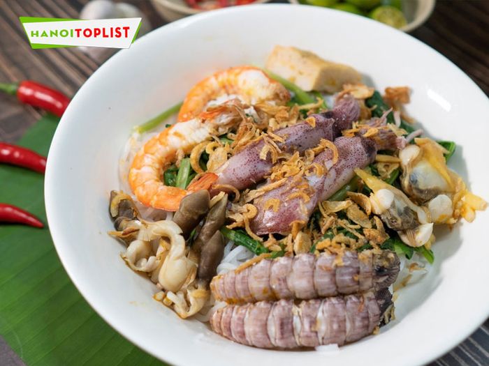Bún hải sản Bà Song – Địa chỉ nổi bật trong cộng đồng yêu thích bún hải sản Hà Nội, nơi mang đến hương vị thơm ngon, đậm đà.
