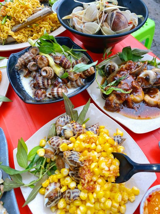 Không gian ấm cúng và chất lượng phục vụ chuyên nghiệp tại Ốc Biển 2