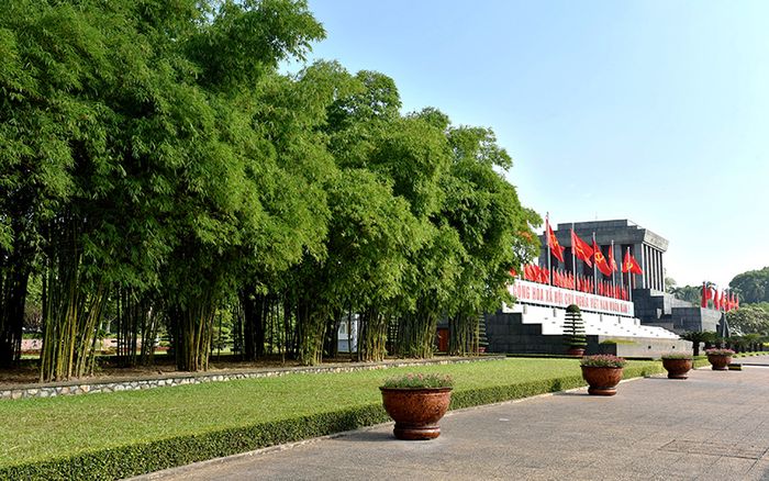 Hình ảnh tư liệu về nghi lễ trang nghiêm tại lăng Bác