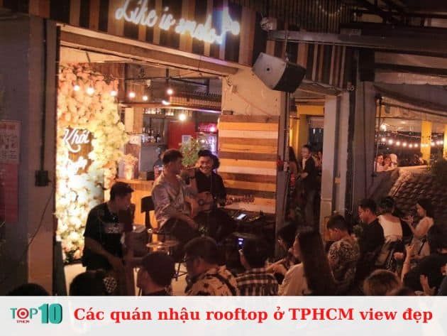 Khám phá những quán nhậu rooftop tại TP.HCM với view thành phố ấn tượng, lý tưởng cho những buổi tối thư giãn cùng bạn bè.