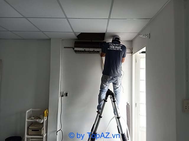 Với đội ngũ kỹ thuật viên tay nghề cao, Tiến Phát tự tin xử lý mọi loại máy lạnh từ đơn giản đến phức tạp nhất, đảm bảo chất lượng dịch vụ vượt trội.