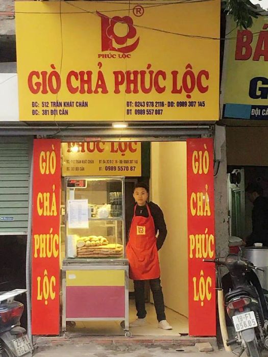 Hình ảnh những đĩa giò chả vàng ươm hấp dẫn tại Phúc Lộc