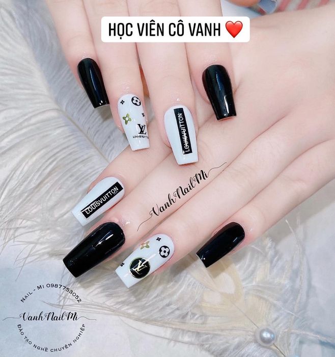Thực hành kỹ thuật nail chuyên nghiệp tại Vanh Nail Art & Eye Lash (Ảnh 2)