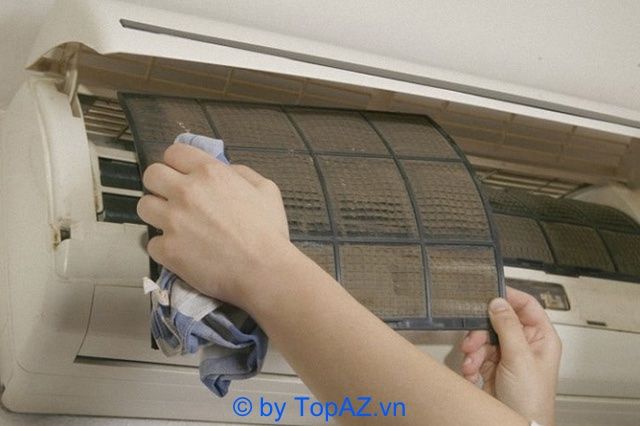 Quy trình vệ sinh máy lạnh tại Hoàng Gia được thực hiện bài bản theo tiêu chuẩn kỹ thuật cao, đảm bảo hiệu quả tối ưu và thời gian nhanh chóng.