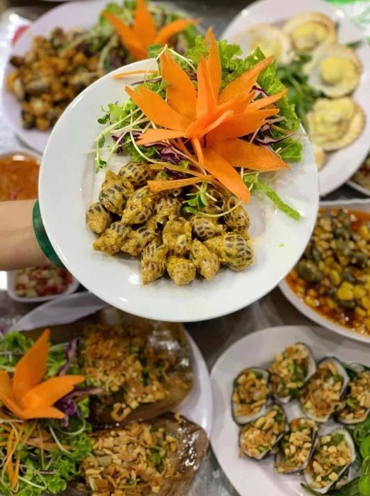 Những món ốc đặc sản làm nên thương hiệu của Ốc Hẻm Bình Đa
