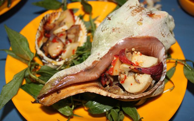 Những món hải sản tươi sống được bày trí đẹp mắt tại Quán 210
