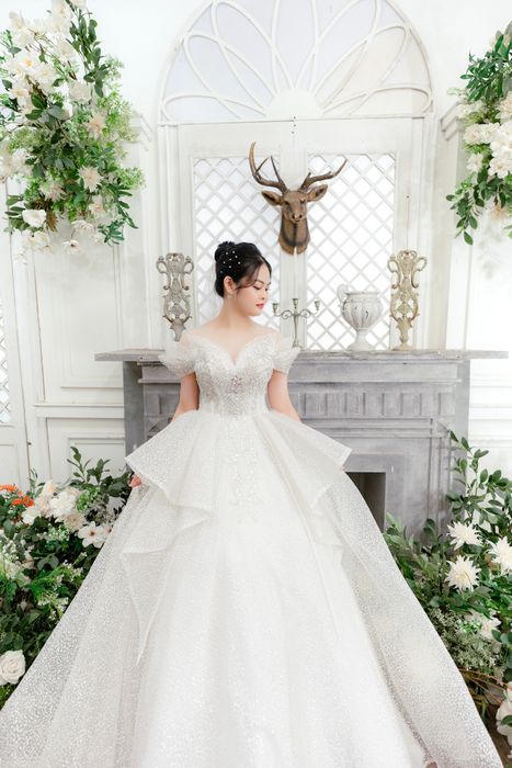 Bộ sưu tập váy cưới mới nhất đầy tinh tế tại Tùng Lan Studio