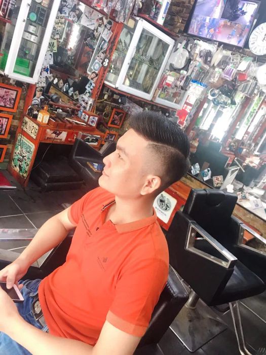 Hình ảnh quy trình cắt tóc chuyên nghiệp tại Barber Shop Tóc Lê Nguyễn
