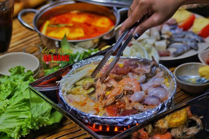 Không gian ấm cúng và món ngon tại Tiệm Ăn Quốc Dân