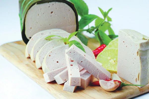 Không gian ấm cúng và các món ngon đặc sản tại Giò chả Bà Lũy