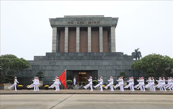 Hình ảnh tư liệu về nghi lễ trang nghiêm tại lăng Bác