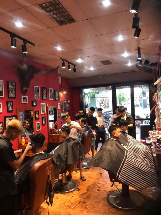 Hình ảnh quy trình cắt tóc chuyên nghiệp tại Khánh BarBer Shop
