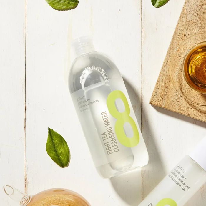 Bom Eight Tea Cleansing Water - Bước làm sạch đầu tiên với tinh chất 8 loại trà quý, mang đến làn da sạch sâu và căng mịn tràn đầy sức sống.