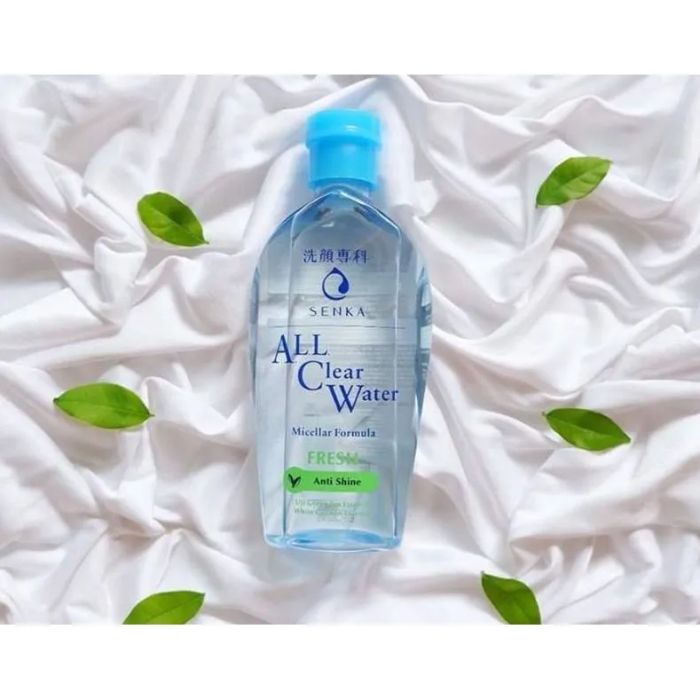 Senka All Clear Water - Bước tẩy trang thông minh với công nghệ Micellar và tinh chất trà xanh Uji, cho làn da sạch sâu mà vẫn căng mịn.