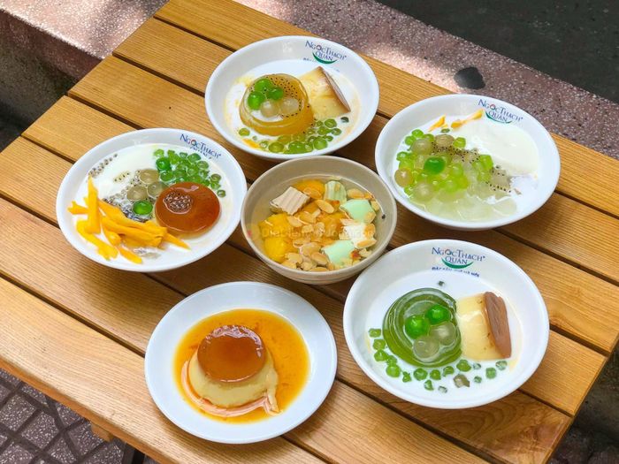 Những món chè nghệ thuật tại Ngọc Thạch Quán - Ảnh 2