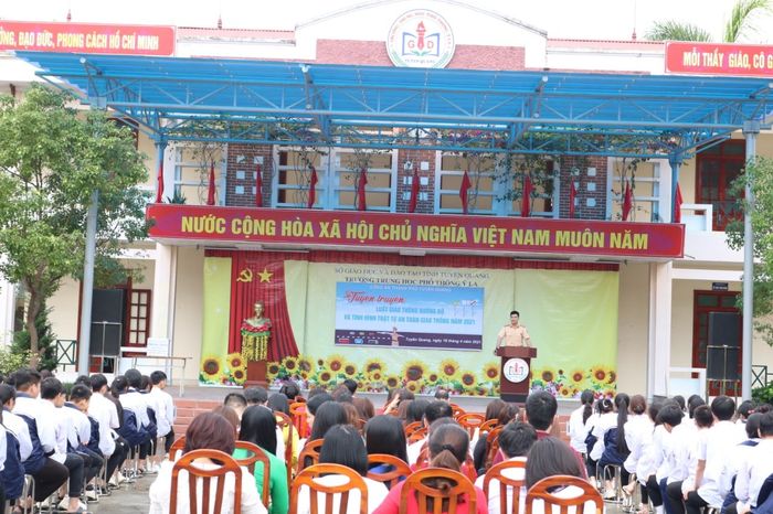 Trường THPT Ỷ La - Hình ảnh 2